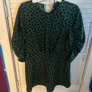 Size L who what is wear brand, worn a few times. cute paired with a belt